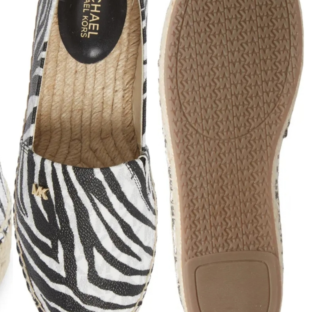 NEW MK eye catching flat shoe - Picture 4 of 5